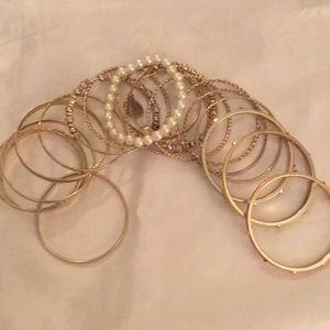 Set of 19 bracelets
